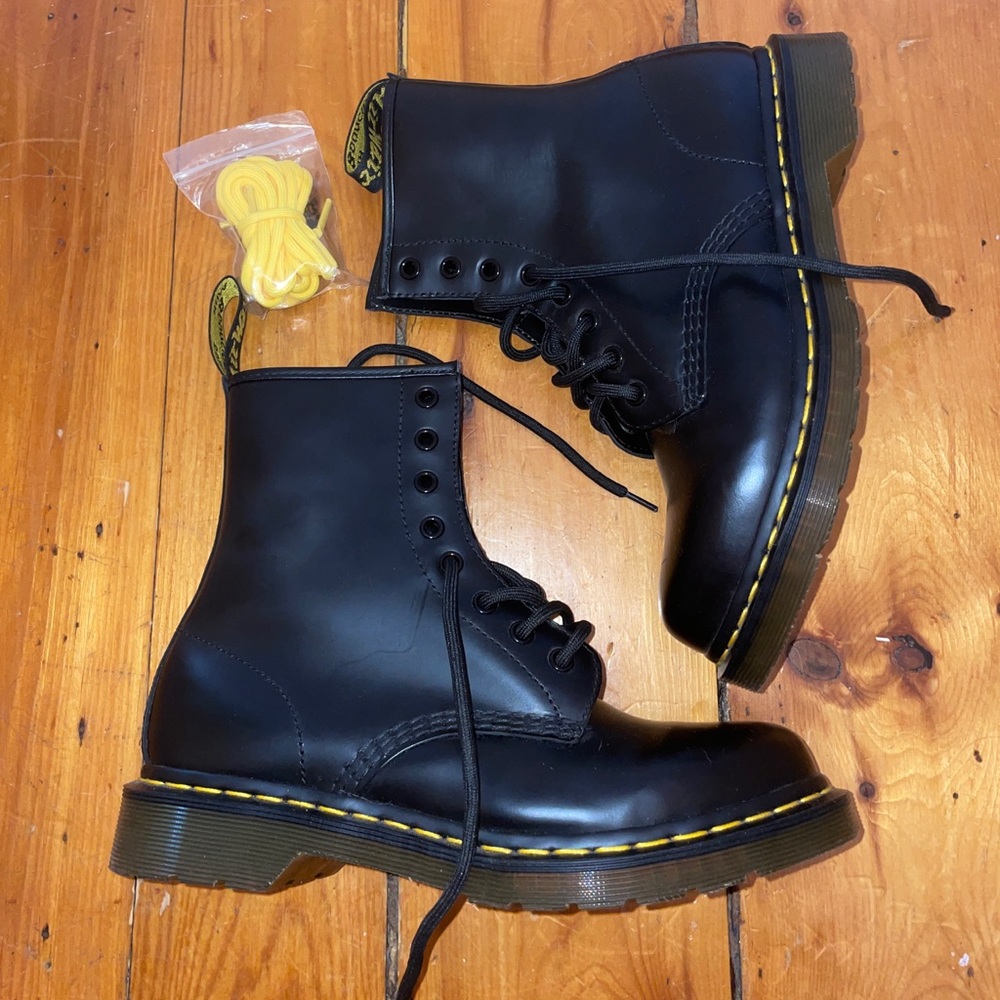 NEW Doc Martens smooth leather lace up boots